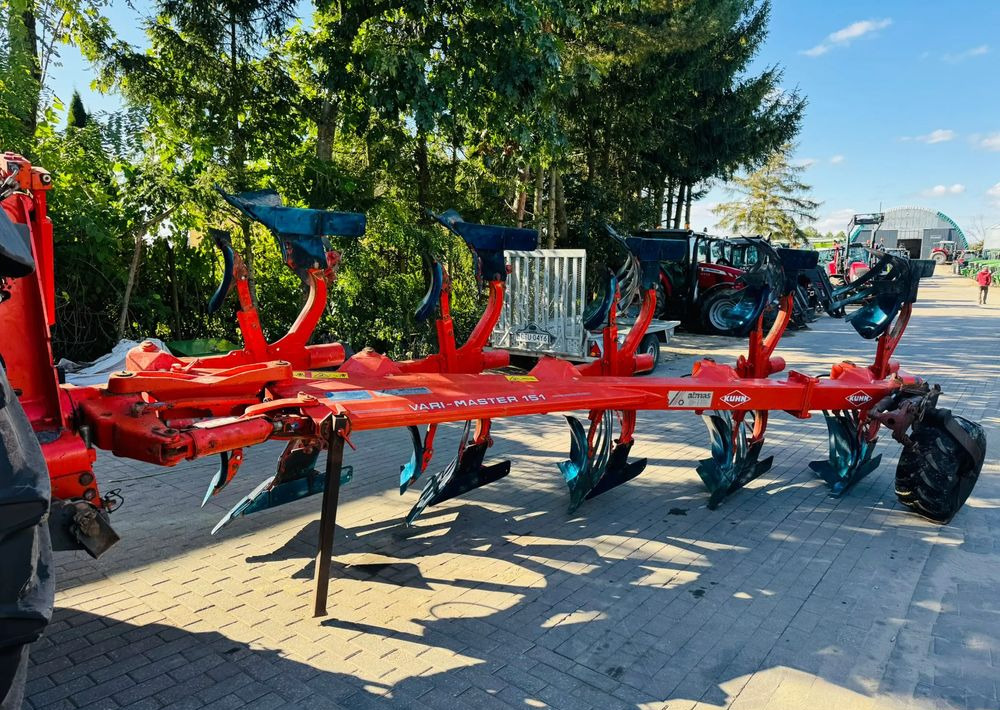 Kuhn Vari Manager 151 - Charrue: photos 1 Kuhn Vari Manager 151 - Charrue: photos 1