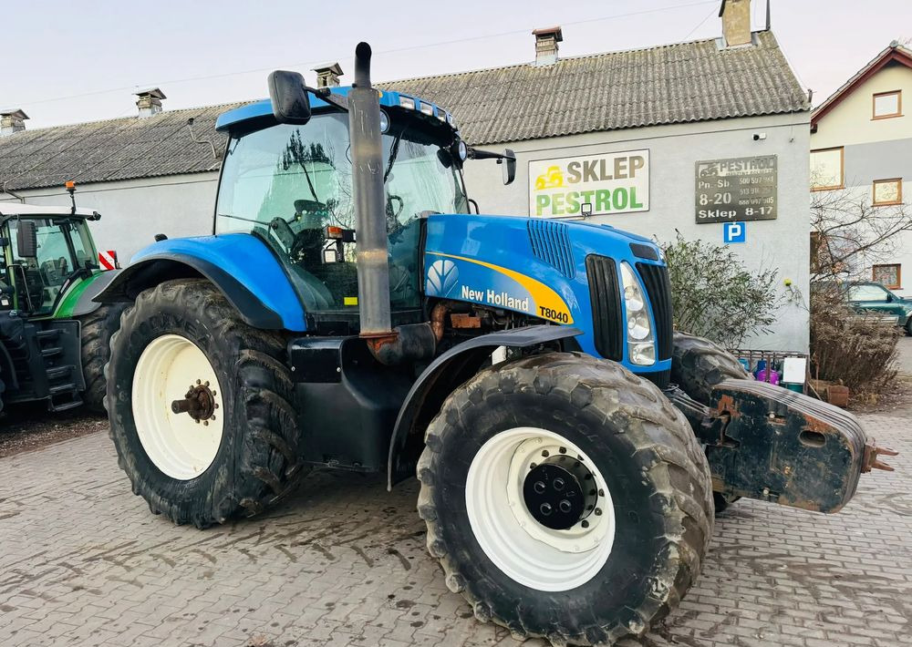 New Holland T8040 - Tracteur agricole: photos 5 New Holland T8040 - Tracteur agricole: photos 5