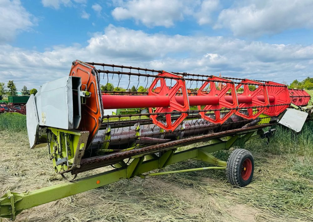 Moissonneuse-batteuse New Holland TC5.70: photos 10