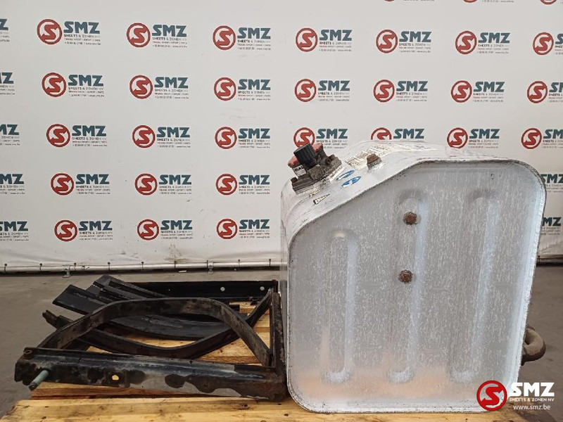 Atlas Occ hydraulische tank met steunen 175L Atlas - Réservoir hydraulique pour Camion: photos 2 Atlas Occ hydraulische tank met steunen 175L Atlas - Réservoir hydraulique pour Camion: photos 2