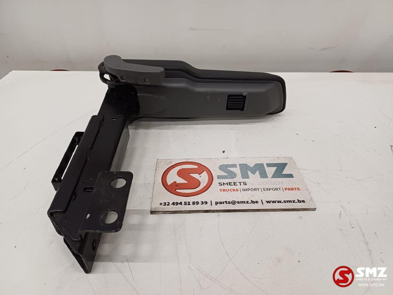 Caterpillar Armrest right Caterpillar - Cabine et intérieur pour Camion: photos 1 Caterpillar Armrest right Caterpillar - Cabine et intérieur pour Camion: photos 1