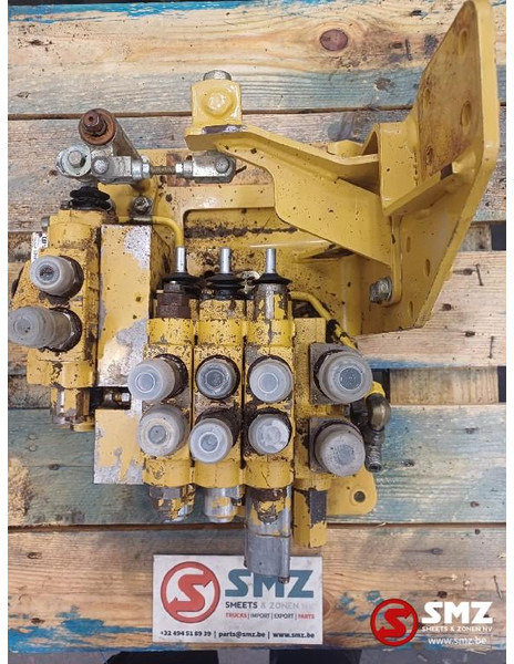 Caterpillar Occ hydraulische kleppengroep D6M Caterpillar - Hydraulique: photos 1 Caterpillar Occ hydraulische kleppengroep D6M Caterpillar - Hydraulique: photos 1