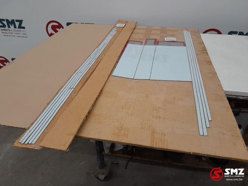 DAF Occ inox applicatie voor boven- en ondergrille DAF - Calandre pour Camion: photos 1 DAF Occ inox applicatie voor boven- en ondergrille DAF - Calandre pour Camion: photos 1