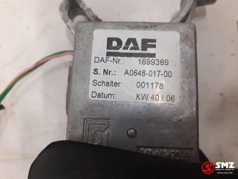 DAF Occ stuurkolomschakelaar uitlaatrem DAF - Système électrique pour Camion: photos 3 DAF Occ stuurkolomschakelaar uitlaatrem DAF - Système électrique pour Camion: photos 3
