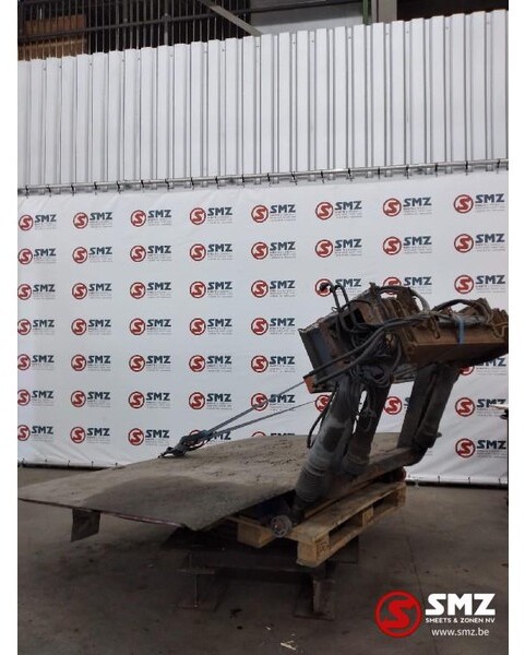 Diversen Occ Laadlift 200 x 250 cm - Hayon élévateur pour Camion: photos 1 Diversen Occ Laadlift 200 x 250 cm - Hayon élévateur pour Camion: photos 1