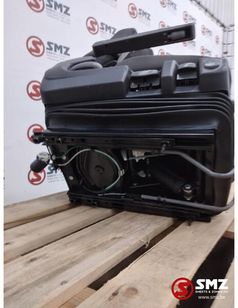 Iveco Occ bijrijdersstoel Iveco - Cabine et intérieur pour Camion: photos 4 Iveco Occ bijrijdersstoel Iveco - Cabine et intérieur pour Camion: photos 4