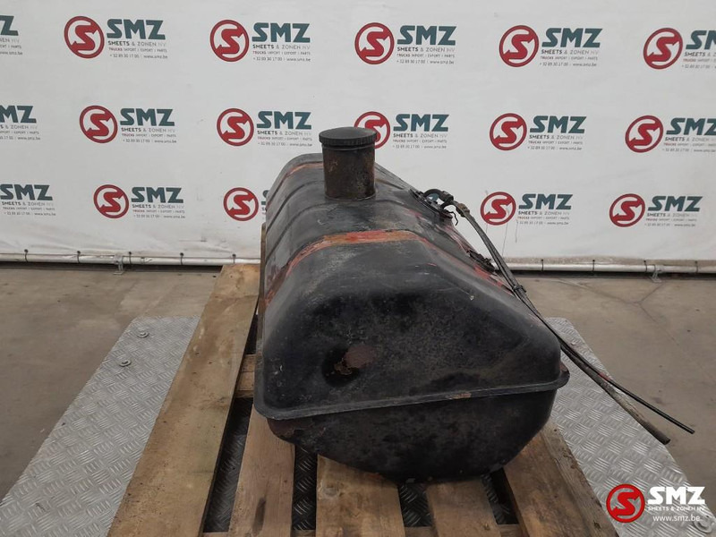 Iveco Occ brandstoftank 130L Iveco - Réservoir de carburant pour Camion: photos 3 Iveco Occ brandstoftank 130L Iveco - Réservoir de carburant pour Camion: photos 3