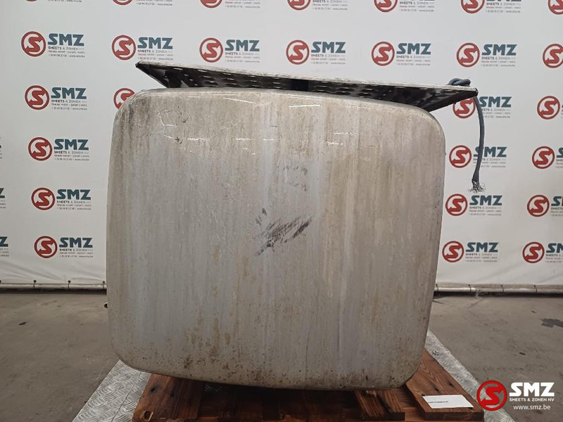 Iveco Occ brandstoftank met steunen 610L Iveco - Réservoir de carburant pour Camion: photos 3 Iveco Occ brandstoftank met steunen 610L Iveco - Réservoir de carburant pour Camion: photos 3