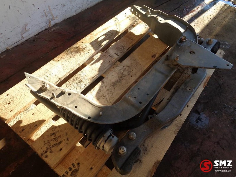 Iveco Occ cabine ophanging achter - Suspension de cabine pour Camion: photos 3 Iveco Occ cabine ophanging achter - Suspension de cabine pour Camion: photos 3