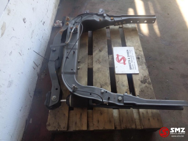 Iveco Occ cabineophanging stralis + schokdemper - Suspension de cabine pour Camion: photos 2 Iveco Occ cabineophanging stralis + schokdemper - Suspension de cabine pour Camion: photos 2