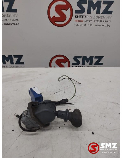 Iveco Occ handremklep + relais Iveco Trakker DPM60EY 412 - Pièces de frein pour Camion: photos 1 Iveco Occ handremklep + relais Iveco Trakker DPM60EY 412 - Pièces de frein pour Camion: photos 1