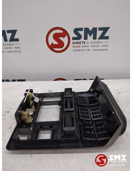 Iveco Occ interieurpaneel Iveco - Cabine et intérieur pour Camion: photos 2 Iveco Occ interieurpaneel Iveco - Cabine et intérieur pour Camion: photos 2