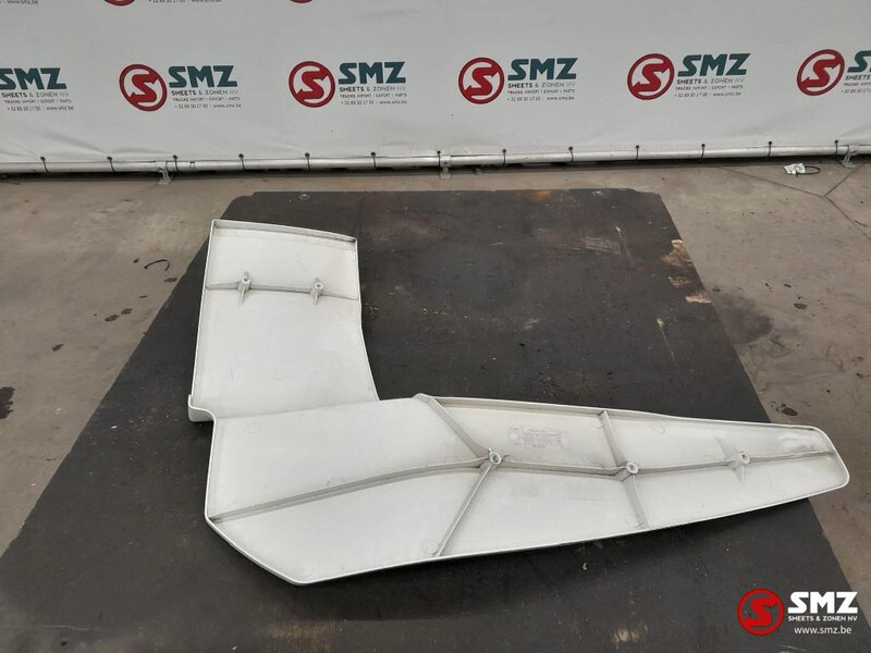 MAN Occ cabinespoiler rechtsboven MAN - Aérodynamique/ Spoilers pour Camion: photos 2 MAN Occ cabinespoiler rechtsboven MAN - Aérodynamique/ Spoilers pour Camion: photos 2