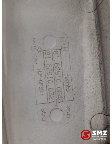 MAN Occ cabinespoiler rechtsboven MAN - Aérodynamique/ Spoilers pour Camion: photos 4 MAN Occ cabinespoiler rechtsboven MAN - Aérodynamique/ Spoilers pour Camion: photos 4