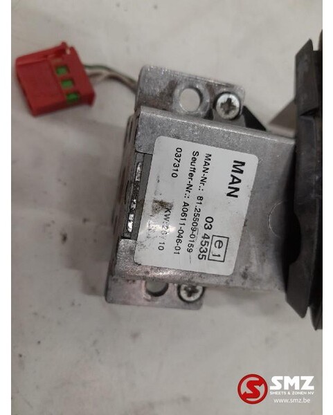 MAN Occ combischakelaar retarder MAN TGS 81255090159 - Cabine et intérieur pour Camion: photos 4 MAN Occ combischakelaar retarder MAN TGS 81255090159 - Cabine et intérieur pour Camion: photos 4
