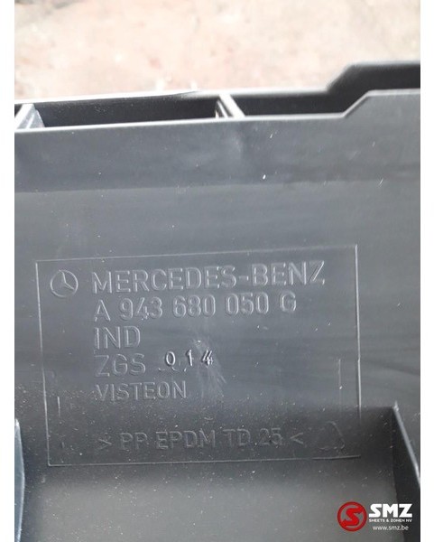 Mercedes-Benz Bovenzijde dashbord actros - Panel de instrumentos pour Camion: photos 2 Mercedes-Benz Bovenzijde dashbord actros - Panel de instrumentos pour Camion: photos 2