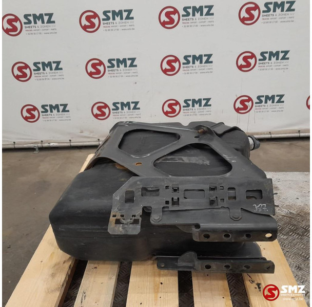 Mercedes-Benz Occ AdBluetank 60L + AdBlueniveausensor Mercedes - Préparation du carburant pour Camion: photos 5 Mercedes-Benz Occ AdBluetank 60L + AdBlueniveausensor Mercedes - Préparation du carburant pour Camion: photos 5