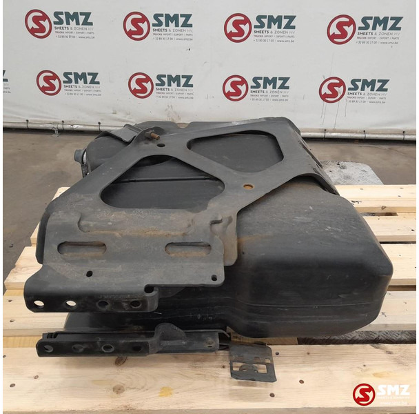 Mercedes-Benz Occ AdBluetank 60L + AdBlueniveausensor Mercedes - Préparation du carburant pour Camion: photos 4 Mercedes-Benz Occ AdBluetank 60L + AdBlueniveausensor Mercedes - Préparation du carburant pour Camion: photos 4