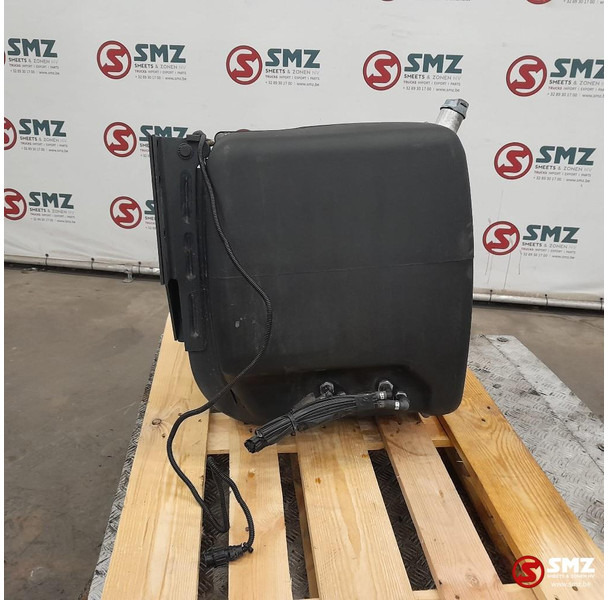 Mercedes-Benz Occ AdBluetank 85L + AdBlueniveausensor Mercedes - Préparation du carburant pour Camion: photos 4 Mercedes-Benz Occ AdBluetank 85L + AdBlueniveausensor Mercedes - Préparation du carburant pour Camion: photos 4