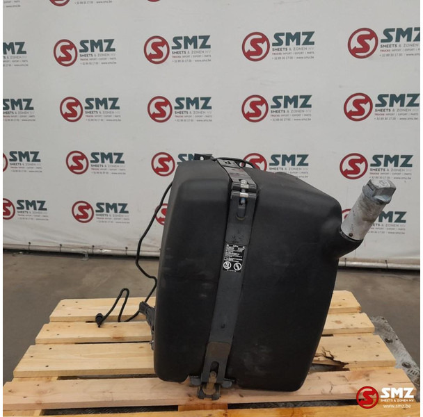 Mercedes-Benz Occ AdBluetank 85L + AdBlueniveausensor Mercedes - Préparation du carburant pour Camion: photos 2 Mercedes-Benz Occ AdBluetank 85L + AdBlueniveausensor Mercedes - Préparation du carburant pour Camion: photos 2