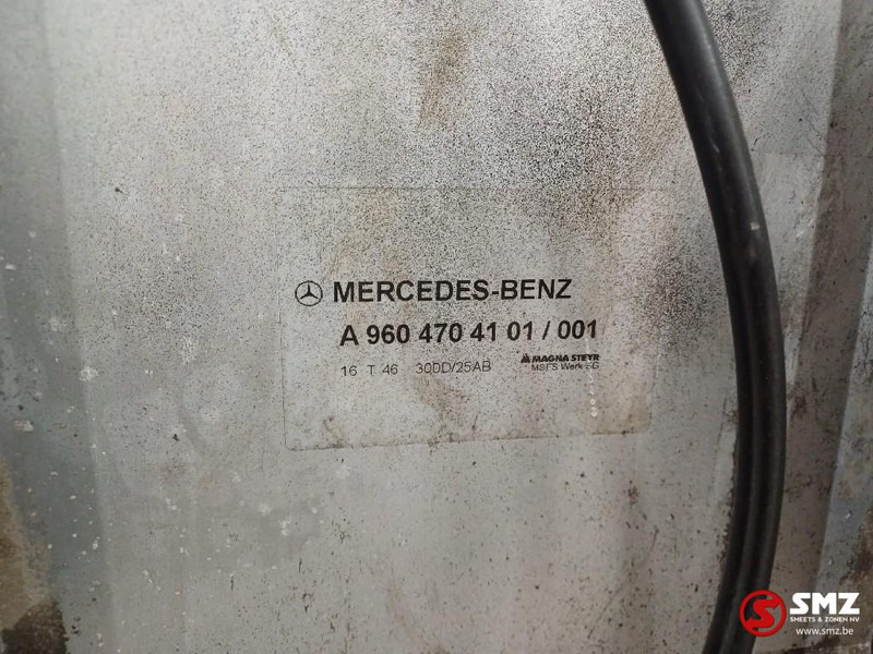 Mercedes-Benz Occ brandstoftank 300L + AdBluetank 25L Mercedes - Réservoir de carburant pour Camion: photos 5 Mercedes-Benz Occ brandstoftank 300L + AdBluetank 25L Mercedes - Réservoir de carburant pour Camion: photos 5