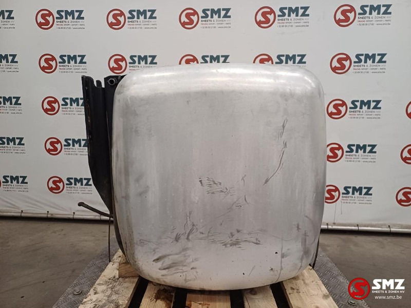 Mercedes-Benz Occ brandstoftank 300L + AdBluetank 25L Mercedes - Réservoir de carburant pour Camion: photos 4 Mercedes-Benz Occ brandstoftank 300L + AdBluetank 25L Mercedes - Réservoir de carburant pour Camion: photos 4