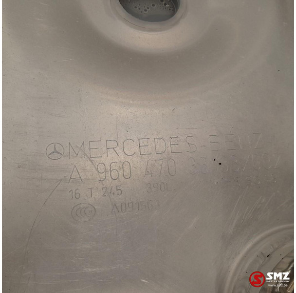 Mercedes-Benz Occ brandstoftank 390L + steunen Mercedes - Réservoir de carburant pour Camion: photos 5 Mercedes-Benz Occ brandstoftank 390L + steunen Mercedes - Réservoir de carburant pour Camion: photos 5