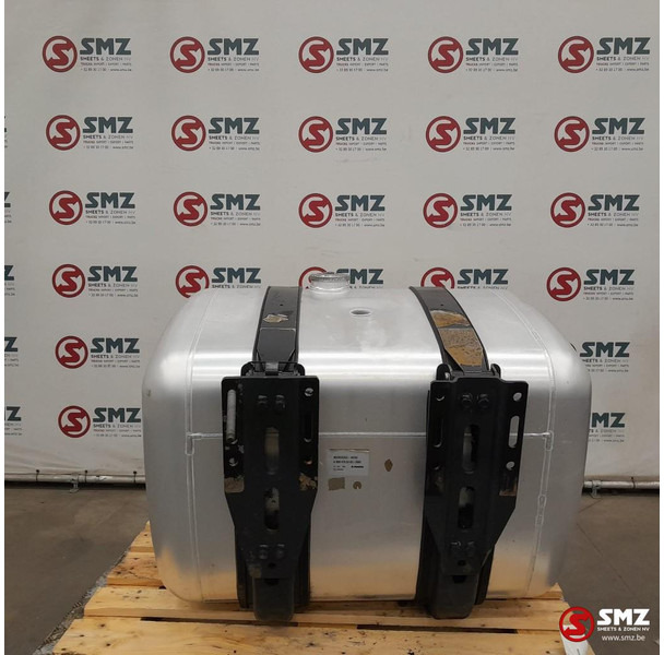 Mercedes-Benz Occ brandstoftank 390L + steunen Mercedes - Réservoir de carburant pour Camion: photos 2 Mercedes-Benz Occ brandstoftank 390L + steunen Mercedes - Réservoir de carburant pour Camion: photos 2