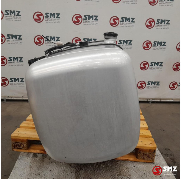 Mercedes-Benz Occ brandstoftank 630L + brandstofniveausensor Mer - Réservoir de carburant pour Camion: photos 4 Mercedes-Benz Occ brandstoftank 630L + brandstofniveausensor Mer - Réservoir de carburant pour Camion: photos 4