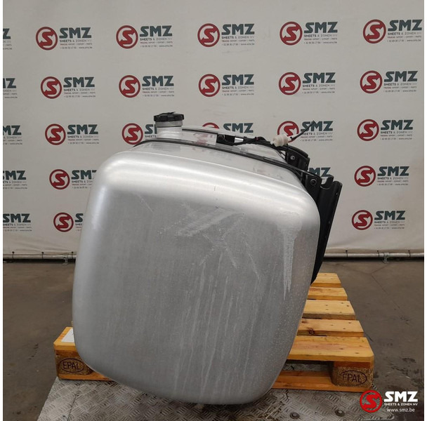 Mercedes-Benz Occ brandstoftank 630L + brandstofniveausensor Mer - Réservoir de carburant pour Camion: photos 3 Mercedes-Benz Occ brandstoftank 630L + brandstofniveausensor Mer - Réservoir de carburant pour Camion: photos 3