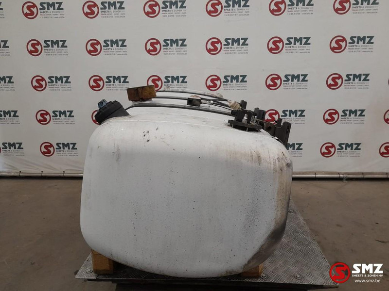 Mercedes-Benz Occ brandstoftank 660L + AdBluetank 75L met steune - Réservoir de carburant pour Camion: photos 4 Mercedes-Benz Occ brandstoftank 660L + AdBluetank 75L met steune - Réservoir de carburant pour Camion: photos 4