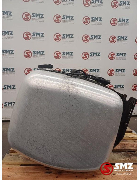 Mercedes-Benz Occ brandstoftank + brandstofniveausensor 290L Mer - Réservoir de carburant pour Camion: photos 1 Mercedes-Benz Occ brandstoftank + brandstofniveausensor 290L Mer - Réservoir de carburant pour Camion: photos 1