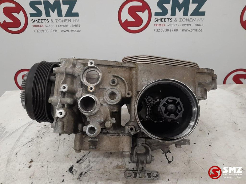 Mercedes-Benz Occ oliefilter + oliekoeler Mercedes - Filtre à huile pour Camion: photos 2 Mercedes-Benz Occ oliefilter + oliekoeler Mercedes - Filtre à huile pour Camion: photos 2