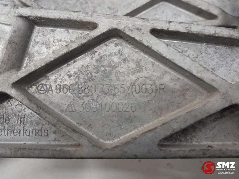 Mercedes-Benz Occ set koplampsteunen L/R Mercedes - Feu avant pour Camion: photos 3 Mercedes-Benz Occ set koplampsteunen L/R Mercedes - Feu avant pour Camion: photos 3