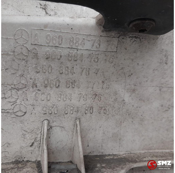 Mercedes-Benz Occ spatbord rechts Mercedes - Carrosserie et extérieur pour Camion: photos 4 Mercedes-Benz Occ spatbord rechts Mercedes - Carrosserie et extérieur pour Camion: photos 4