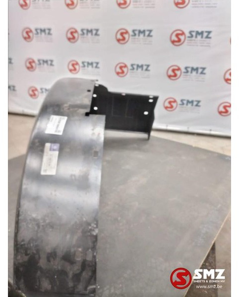 Mercedes-Benz Spatbord rechts Mercedes SK A3818804106 - Carrosserie et extérieur pour Camion: photos 2 Mercedes-Benz Spatbord rechts Mercedes SK A3818804106 - Carrosserie et extérieur pour Camion: photos 2