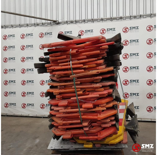 Diversen Occ lot diverse verkeersignalisatie - Pièces de rechange pour Camion: photos 3 Diversen Occ lot diverse verkeersignalisatie - Pièces de rechange pour Camion: photos 3