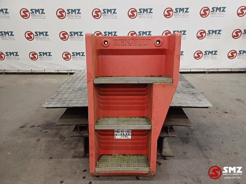 Renault Occ opstapbak rechts Renault - Cabine et intérieur pour Camion: photos 1 Renault Occ opstapbak rechts Renault - Cabine et intérieur pour Camion: photos 1