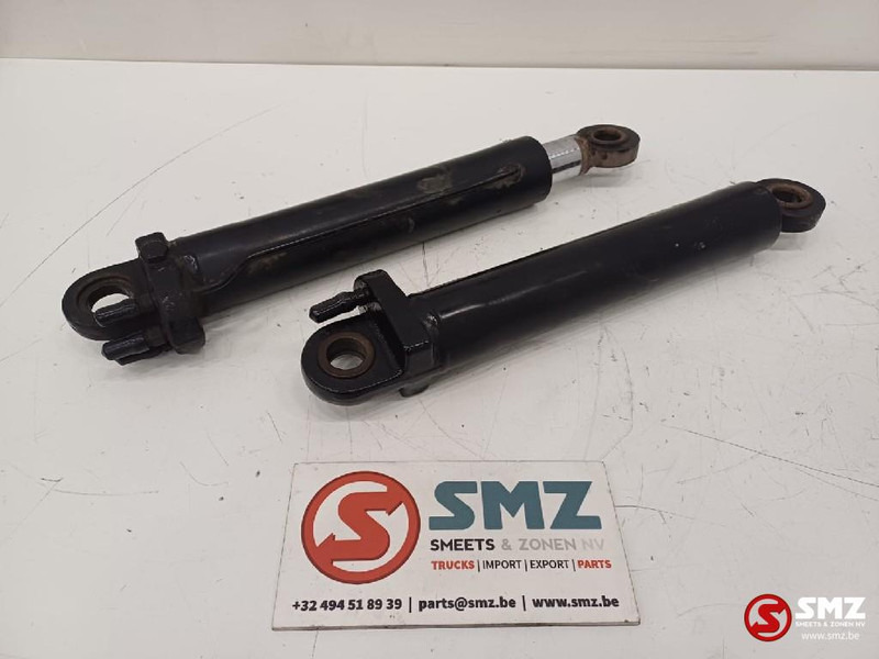 Renault Occ set cabinekantelcilinders Renault - Frame/ Châssis pour Camion: photos 2 Renault Occ set cabinekantelcilinders Renault - Frame/ Châssis pour Camion: photos 2