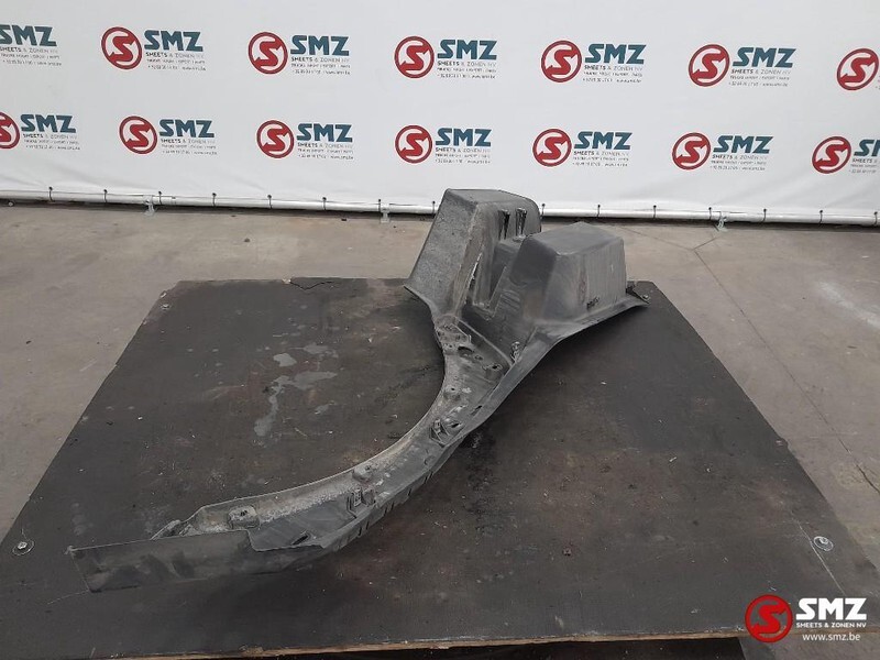 Renault Occ treeplankbehuizing rechts Renault T 82223396 - Portière et pièces pour Camion: photos 4 Renault Occ treeplankbehuizing rechts Renault T 82223396 - Portière et pièces pour Camion: photos 4