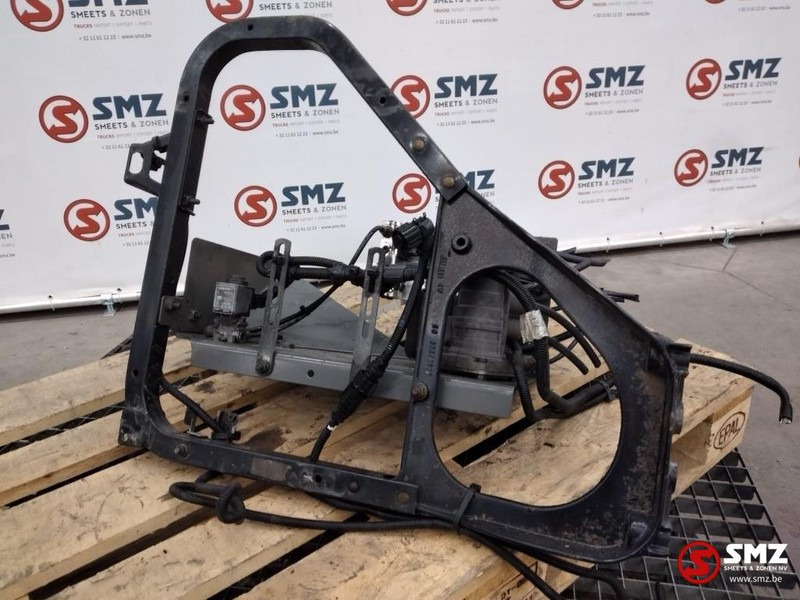 Volvo Occ Spatbordsteun met ventielen Volvo FH12 - Carrosserie et extérieur pour Camion: photos 1 Volvo Occ Spatbordsteun met ventielen Volvo FH12 - Carrosserie et extérieur pour Camion: photos 1