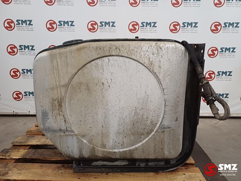 Volvo Occ brandstoftank 300L met steunen Volvo - Réservoir de carburant pour Camion: photos 3 Volvo Occ brandstoftank 300L met steunen Volvo - Réservoir de carburant pour Camion: photos 3