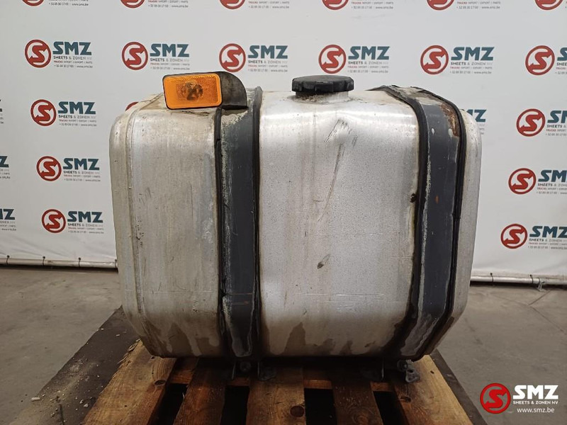 Volvo Occ brandstoftank 300L met steunen Volvo - Réservoir de carburant pour Camion: photos 1 Volvo Occ brandstoftank 300L met steunen Volvo - Réservoir de carburant pour Camion: photos 1