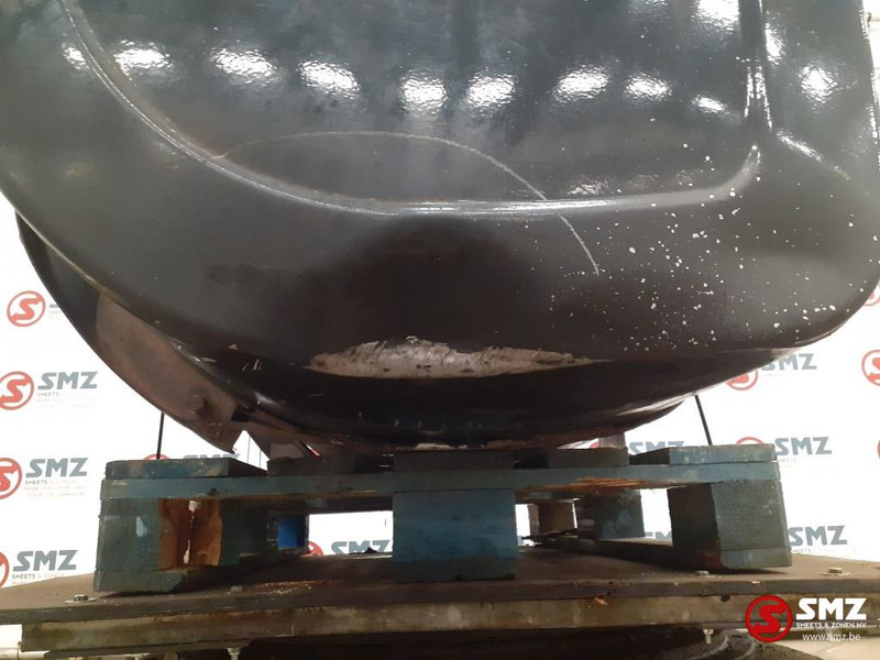 Volvo Occ brandstoftank 810L Volvo - Réservoir de carburant pour Camion: photos 5 Volvo Occ brandstoftank 810L Volvo - Réservoir de carburant pour Camion: photos 5