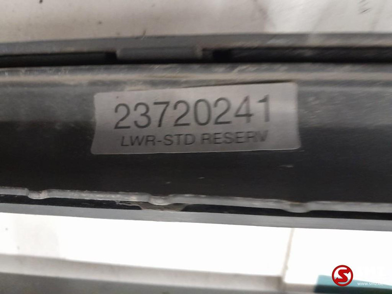 Volvo Occ onderste traptrede grille Volvo - Calandre pour Camion: photos 3 Volvo Occ onderste traptrede grille Volvo - Calandre pour Camion: photos 3