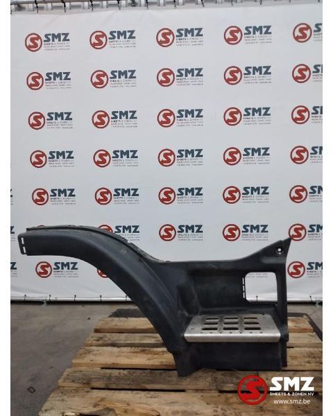 Volvo Occ opstapbak rechts Volvo FM 20502239 20529483 - Cabine et intérieur pour Camion: photos 1 Volvo Occ opstapbak rechts Volvo FM 20502239 20529483 - Cabine et intérieur pour Camion: photos 1