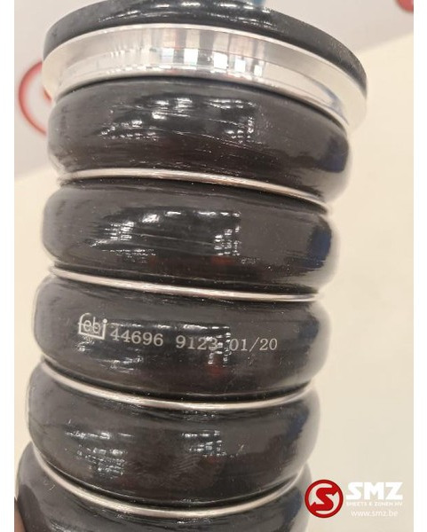 Volvo Slang intercooler (81mm/105mmx150mm) Volvo - Système d'admission d'air pour Camion: photos 2 Volvo Slang intercooler (81mm/105mmx150mm) Volvo - Système d'admission d'air pour Camion: photos 2