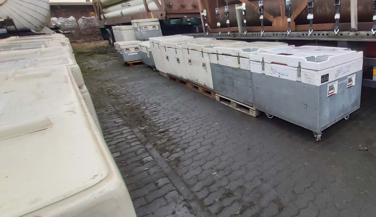 Dry ice containers used for dry ice (Trockeneis) boxes - Carrosserie fourgon: photos 3 Dry ice containers used for dry ice (Trockeneis) boxes - Carrosserie fourgon: photos 3