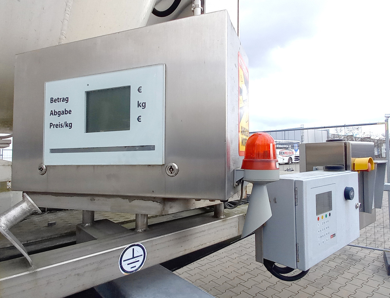 Semi-remorque citerne Schwingenschlögel Gas tank semi-trailer used for LNG/CNG mobile filling station Methan Gas Cryogenic: photos 8 Semi-remorque citerne Schwingenschlögel Gas tank semi-trailer used for LNG/CNG mobile filling station Methan Gas Cryogenic: photos 8