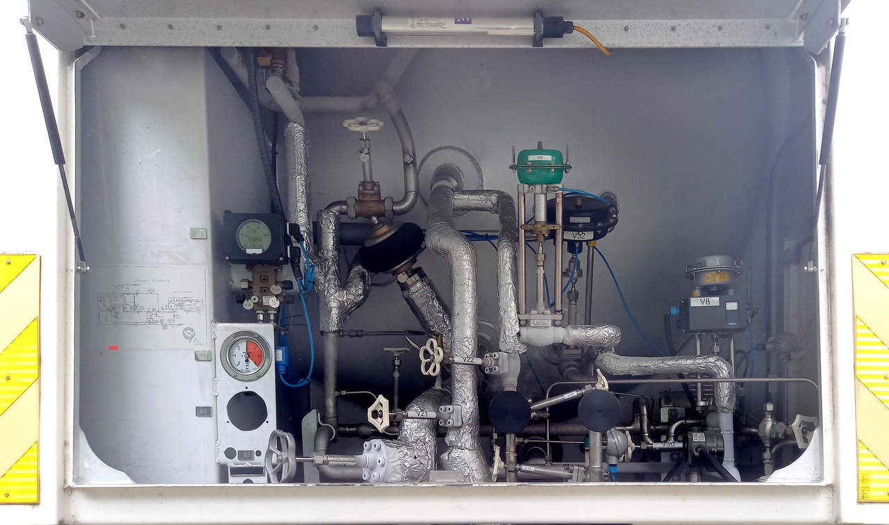 Semi-remorque citerne Schwingenschlögel Gas tank semi-trailer used for LNG/CNG mobile filling station Methan Gas Cryogenic: photos 9 Semi-remorque citerne Schwingenschlögel Gas tank semi-trailer used for LNG/CNG mobile filling station Methan Gas Cryogenic: photos 9